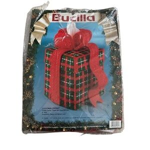 Bucilla Vintage 1993 Christmas Gift Box Tissue Cover Plastic Canvas Yarn